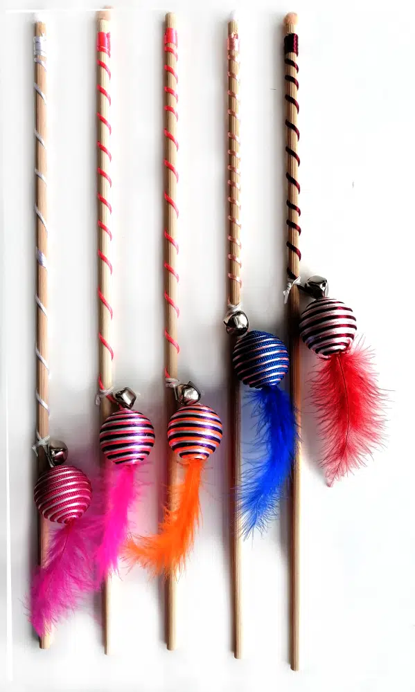 Kedi oyuncak ahşap saplı olta tüylü ip sargı top